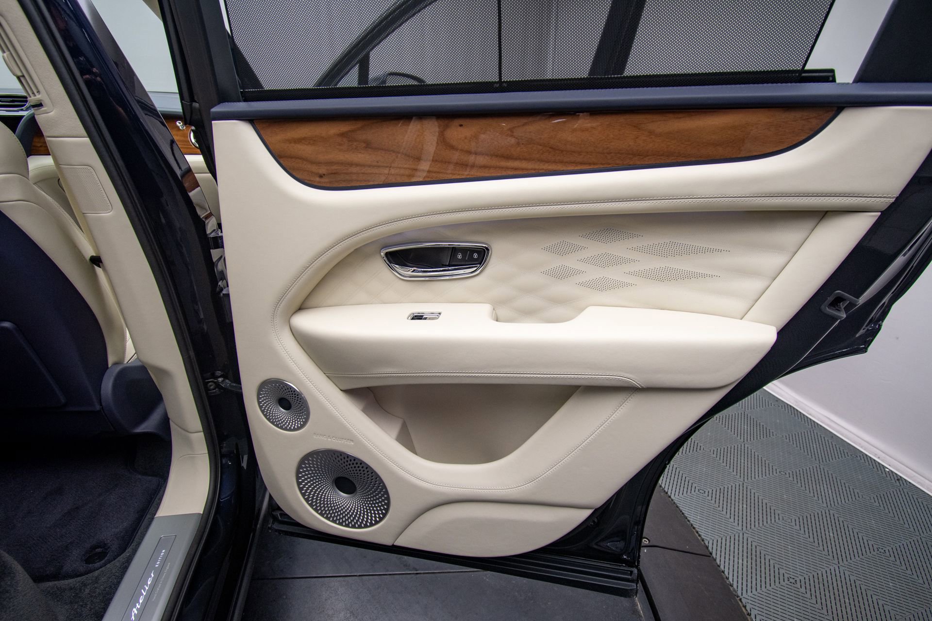 New 2025 Bentley Bentayga image 30
