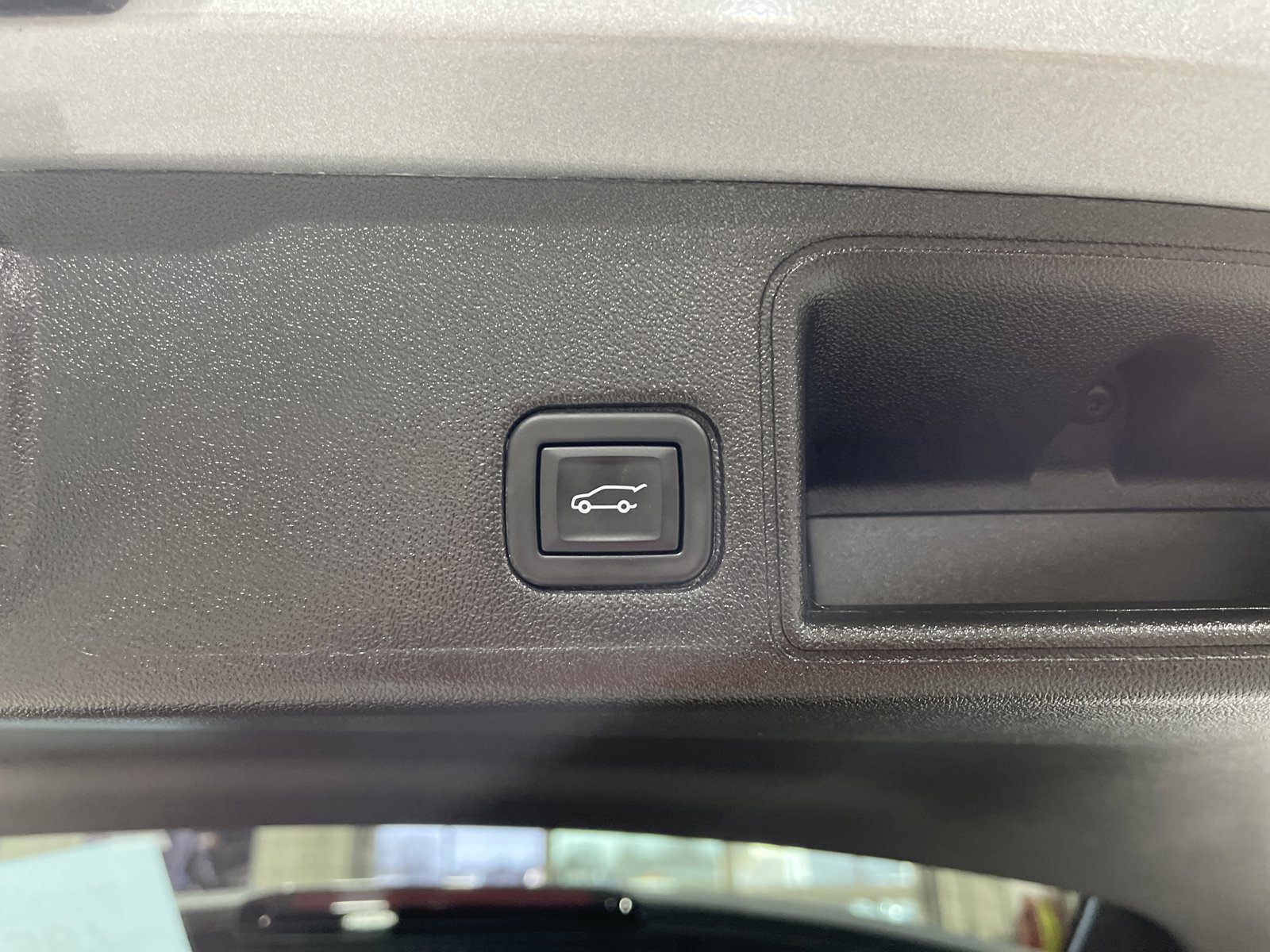 Used 2024 GMC Terrain SLT w/ Infotainment Package II AWD/4WD image 16
