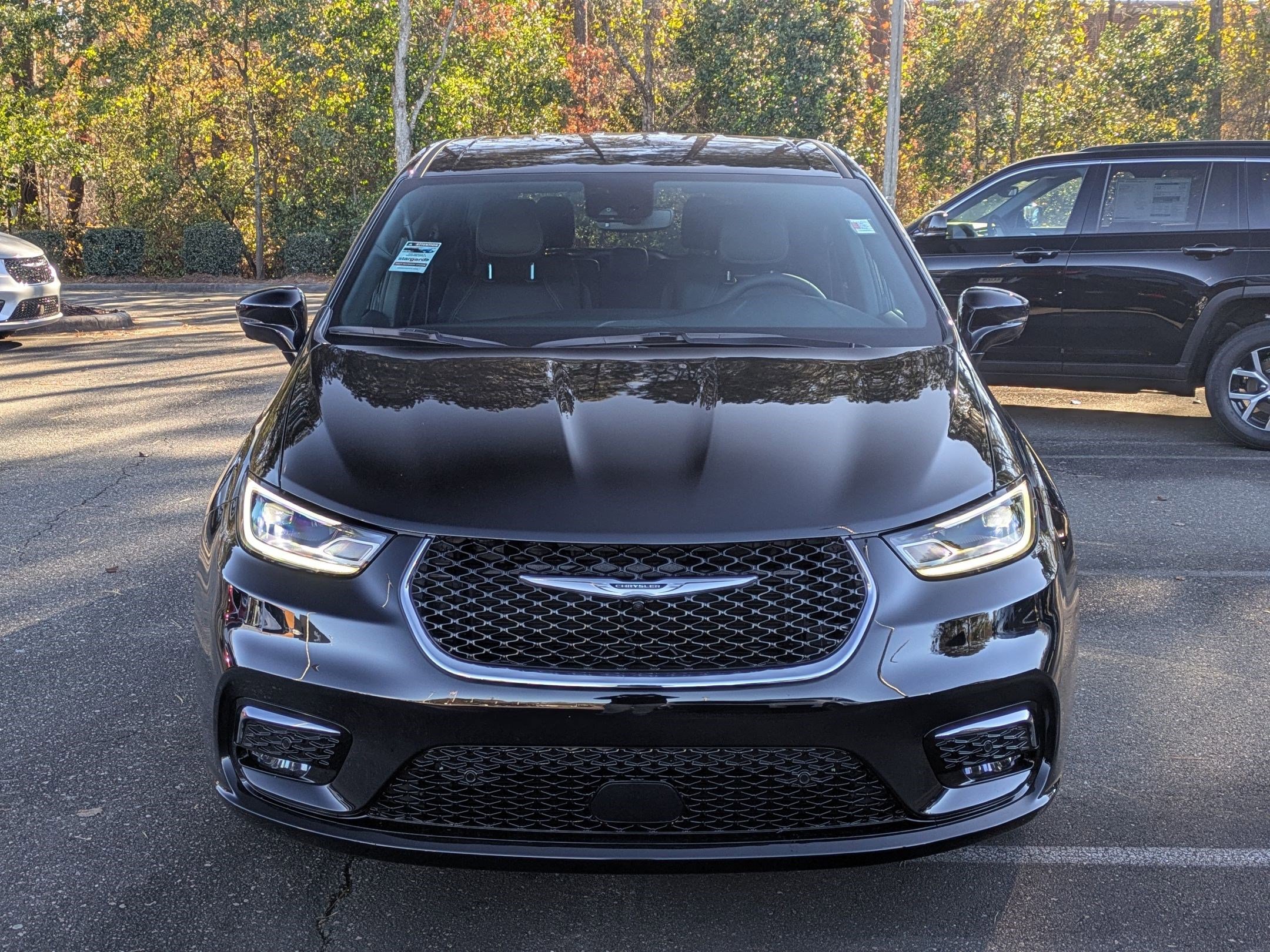 New 2026 Chrysler Pacifica Select image 2