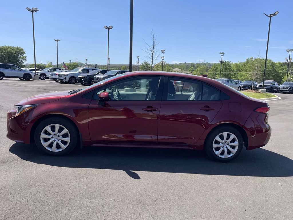 Used 2026 Toyota Corolla LE FWD image 3