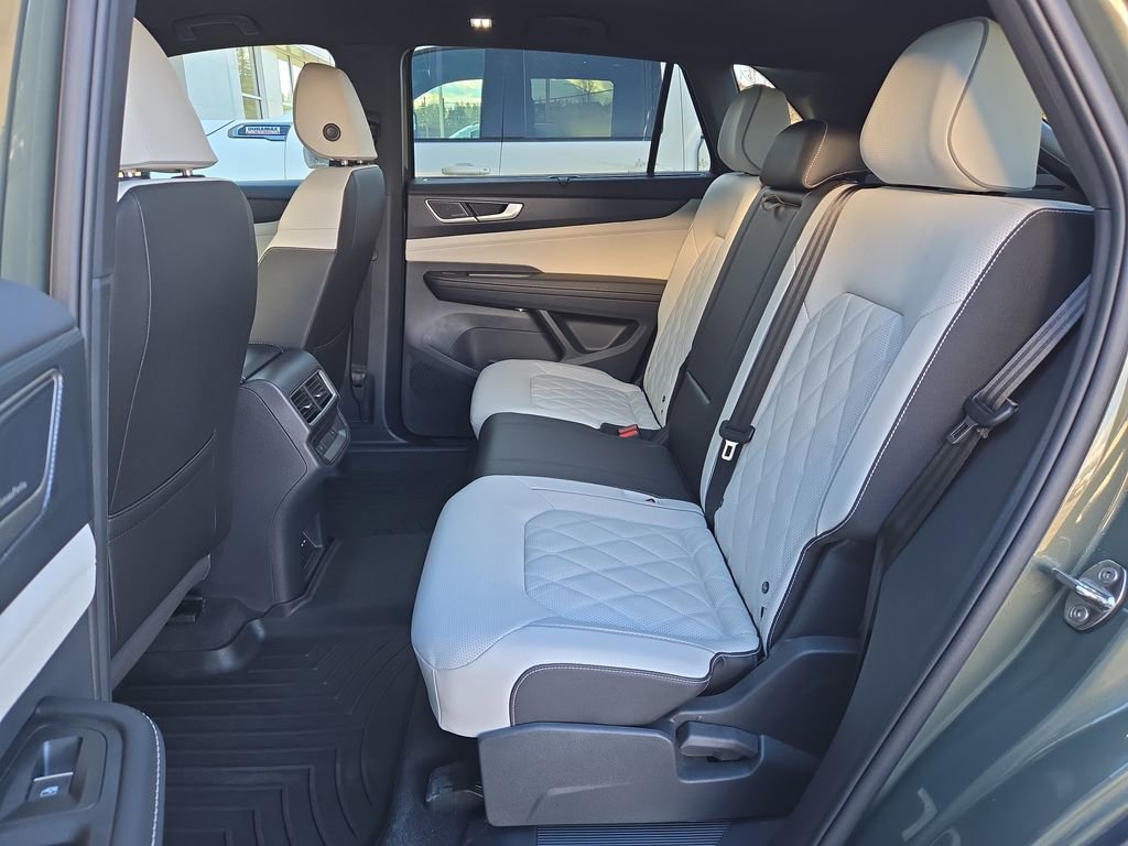 Used 2025 Volkswagen Atlas Cross Sport SEL Premium R-Line image 15