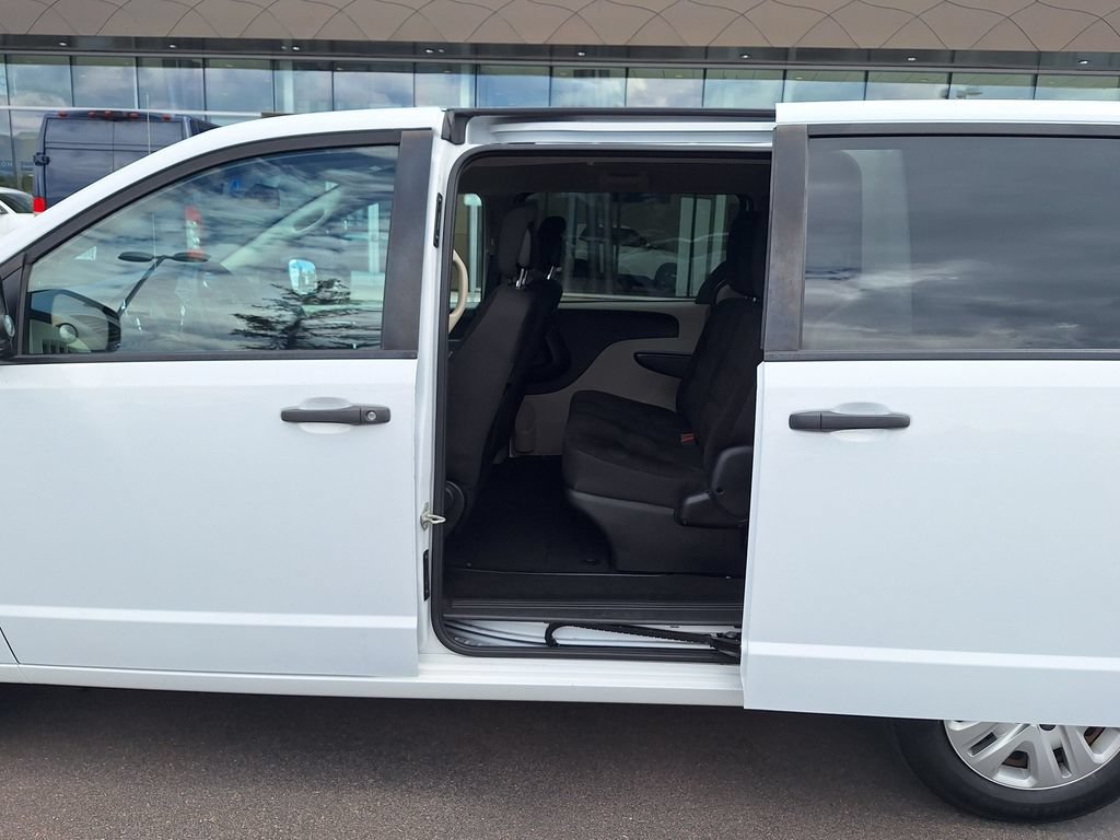 Used 2019 Dodge Grand Caravan SE FWD image 13