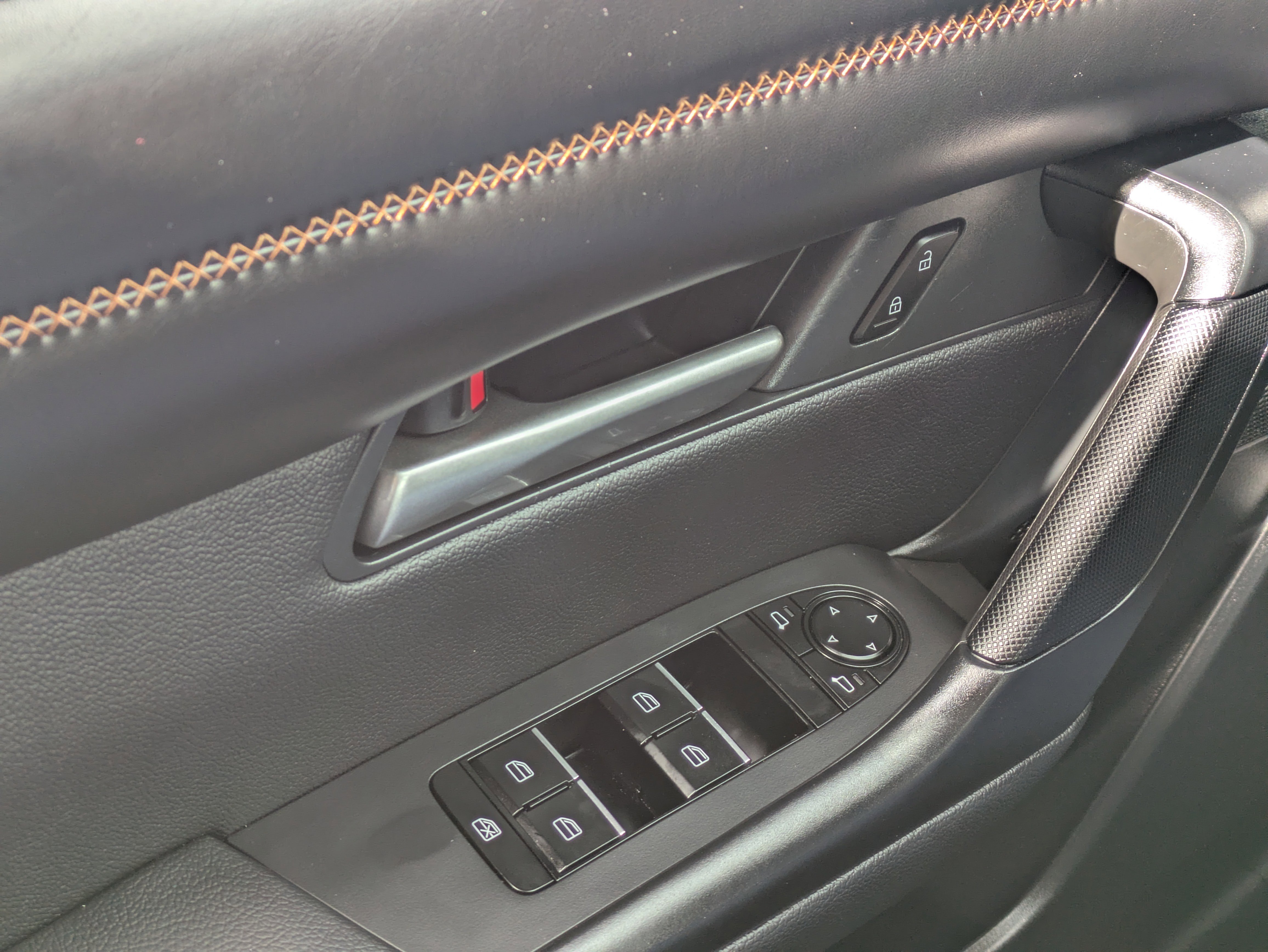 Used 2025 MAZDA CX-50 AWD 2.5 Hybrid w/ Premium Pkg image 27