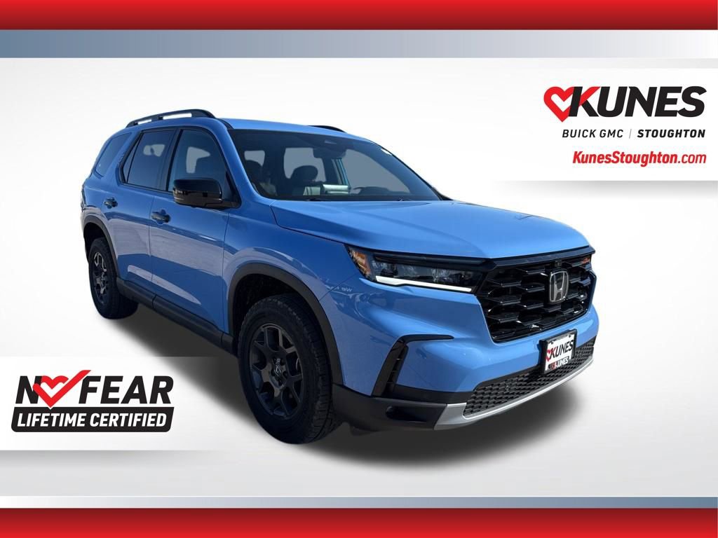 Used 2025 Honda Pilot TrailSport image 1