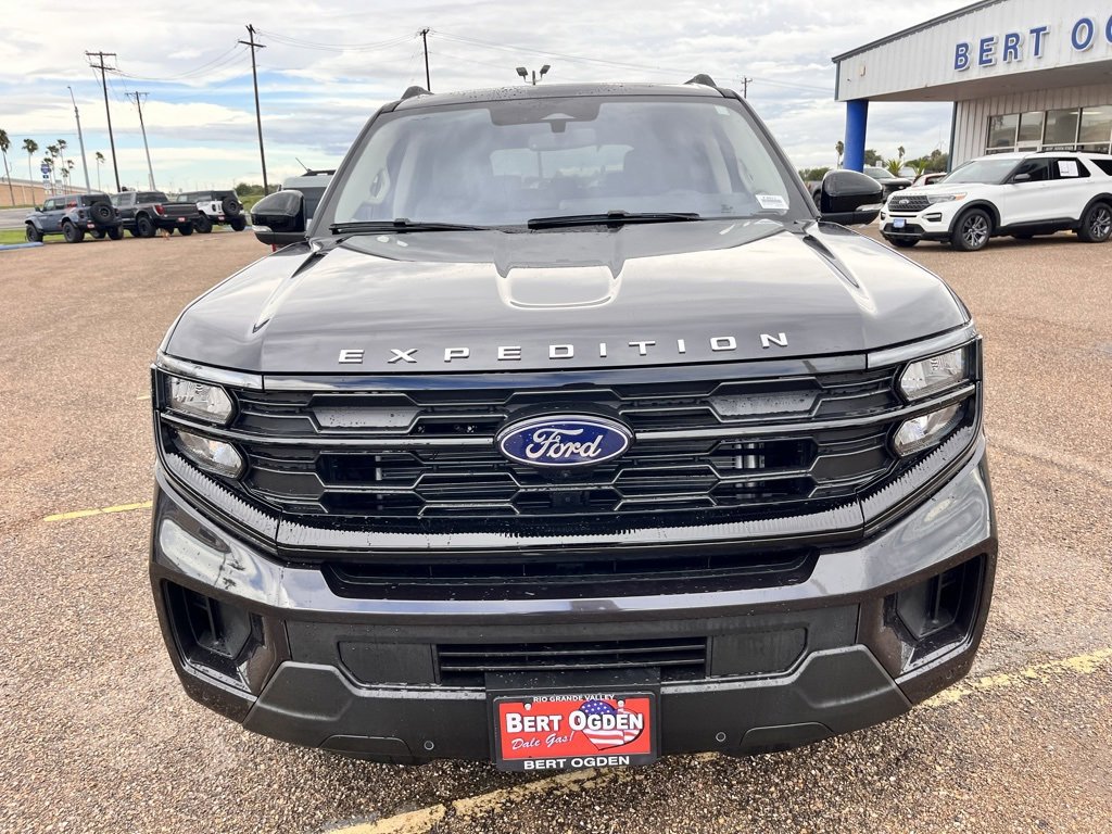 New 2025 Ford Expedition Active image 2