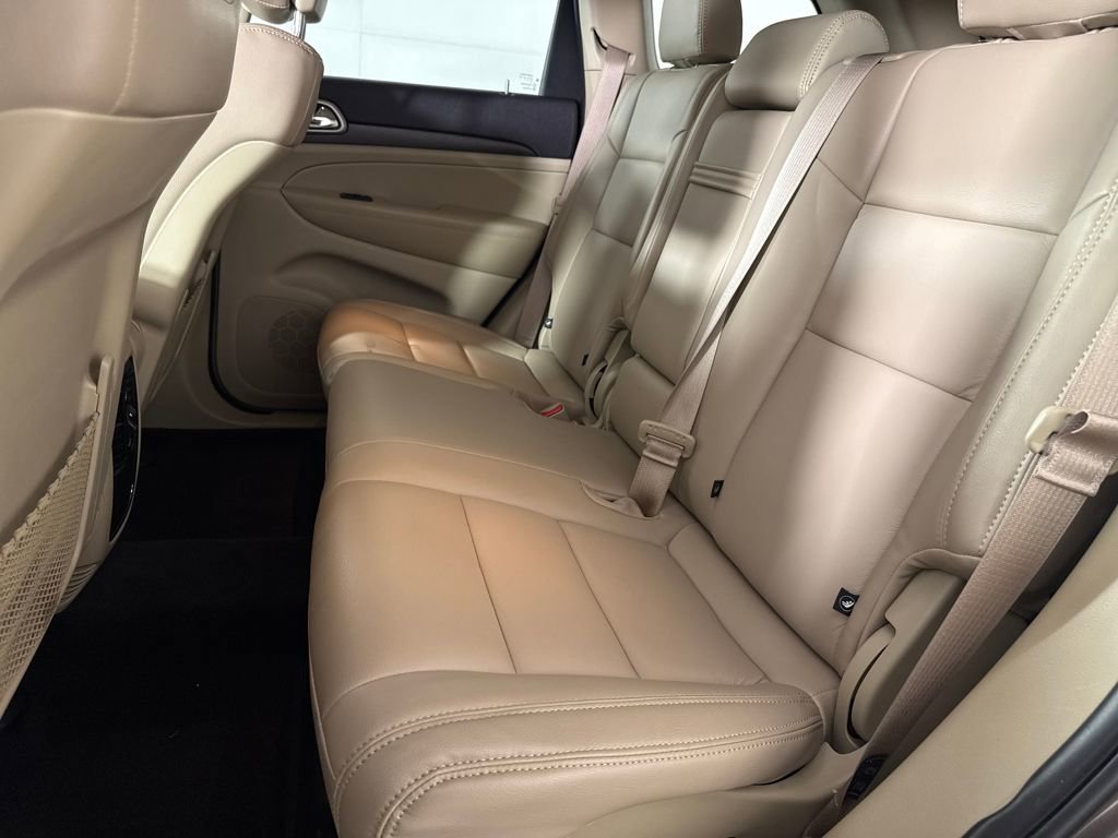 Used 2018 Jeep Grand Cherokee Laredo image 12