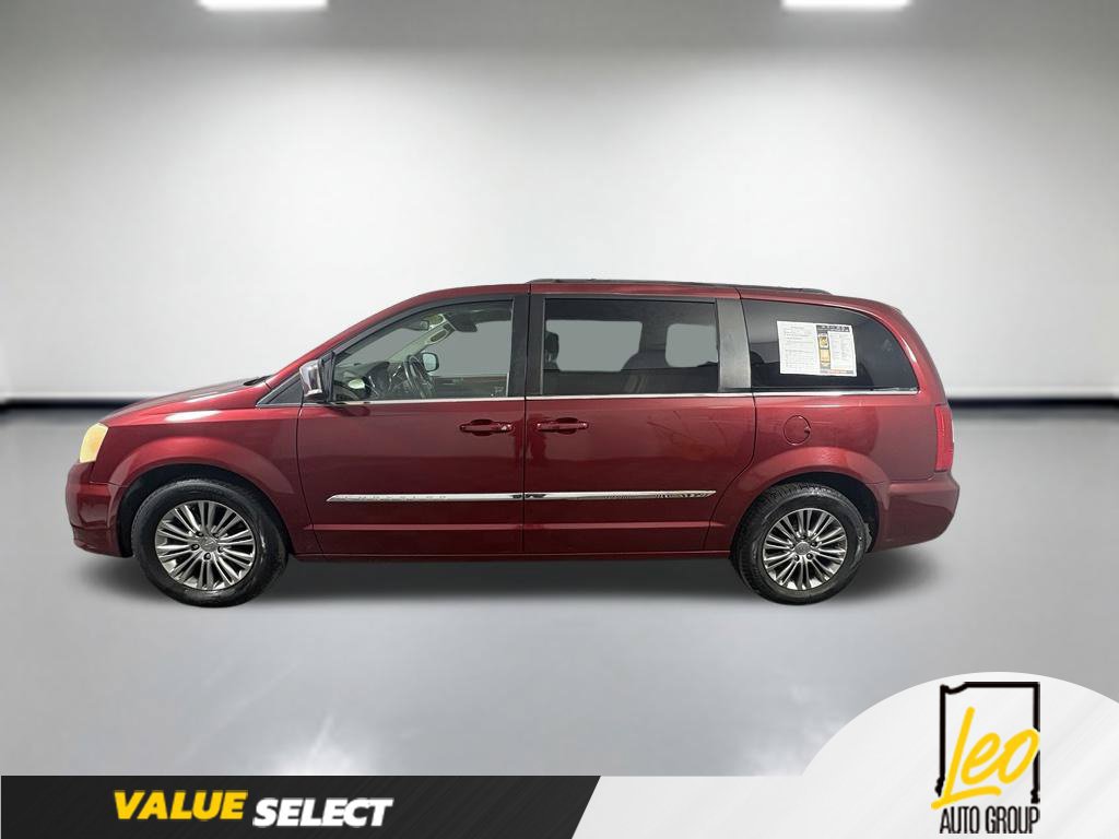Used 2014 Chrysler Town & Country Touring-L FWD image 2