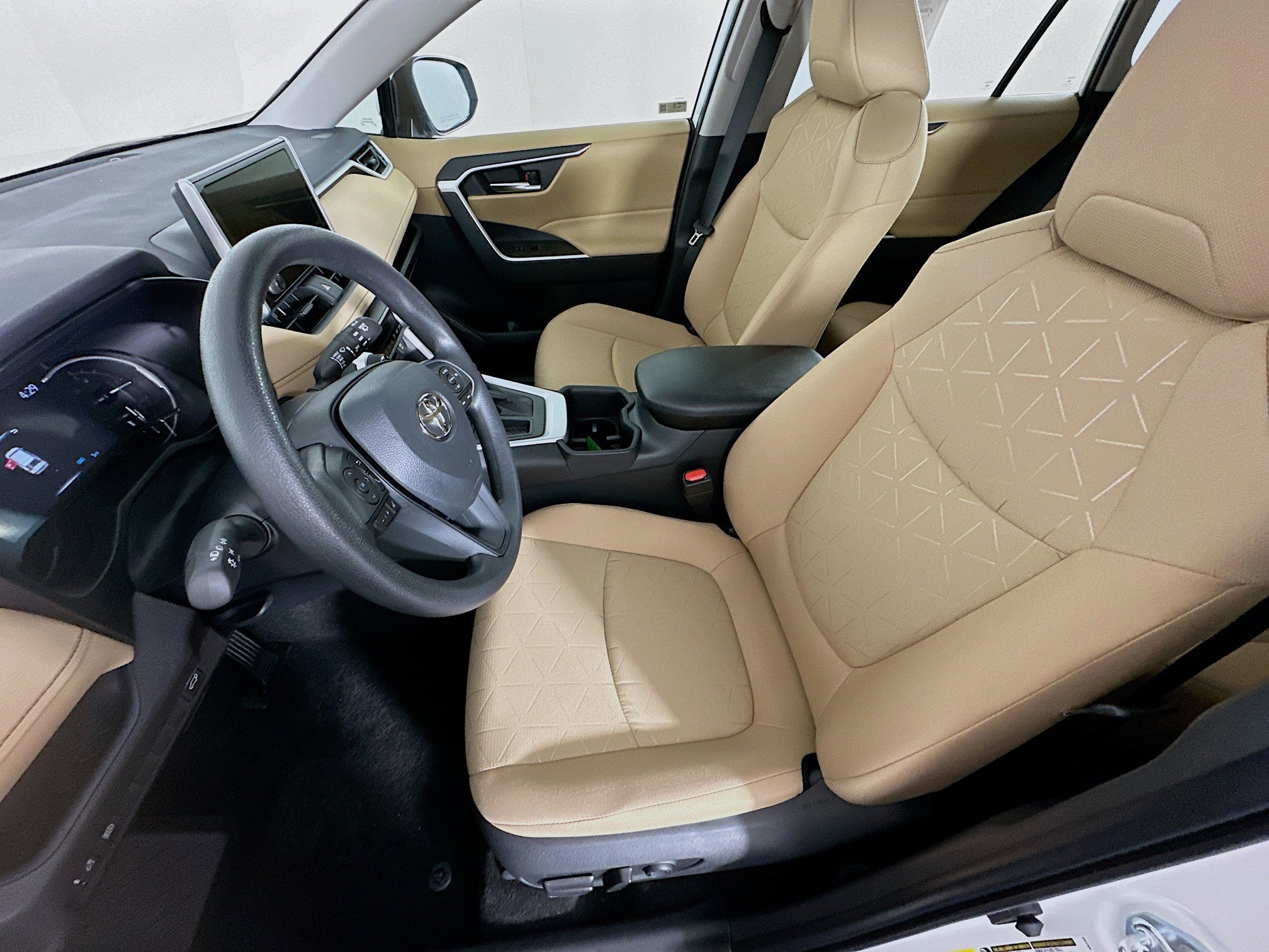 Used 2025 Toyota RAV4 XLE w/ Convenience Package image 13