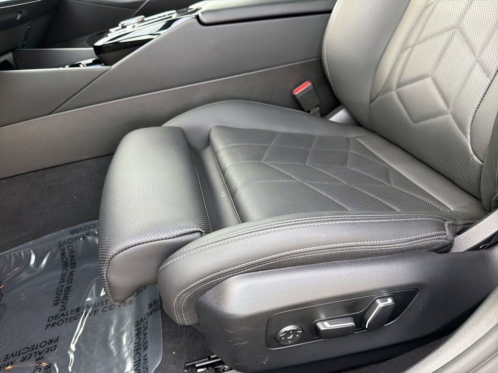 Used 2025 BMW i5 xDrive40 w/ Premium Package image 16