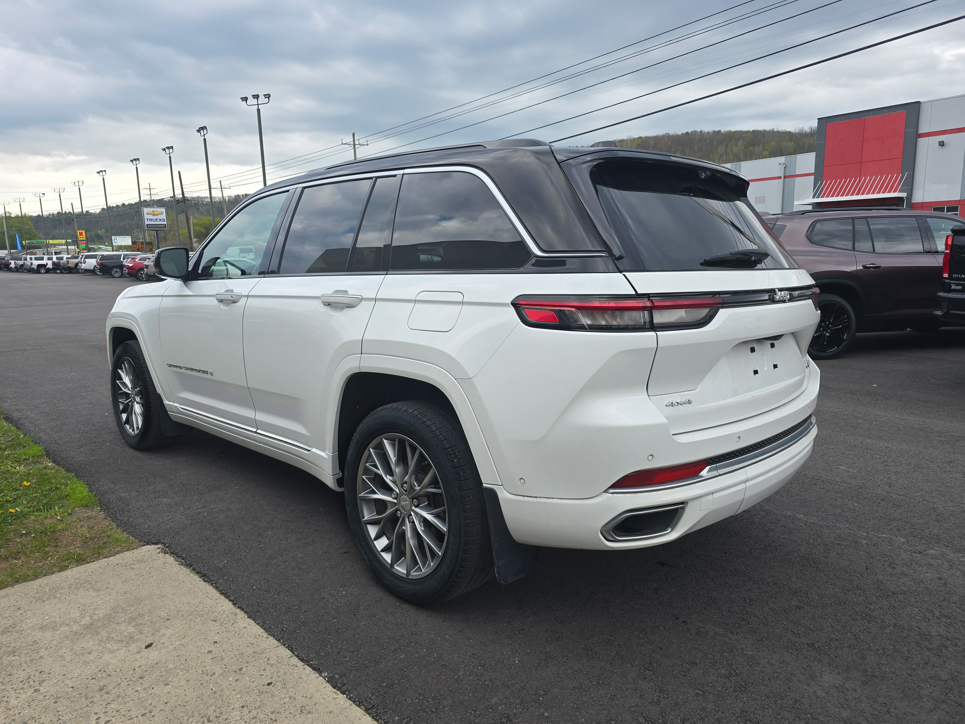 Used 2024 Jeep Grand Cherokee Summit w/ Adv Protech Group IV AWD/4WD image 6