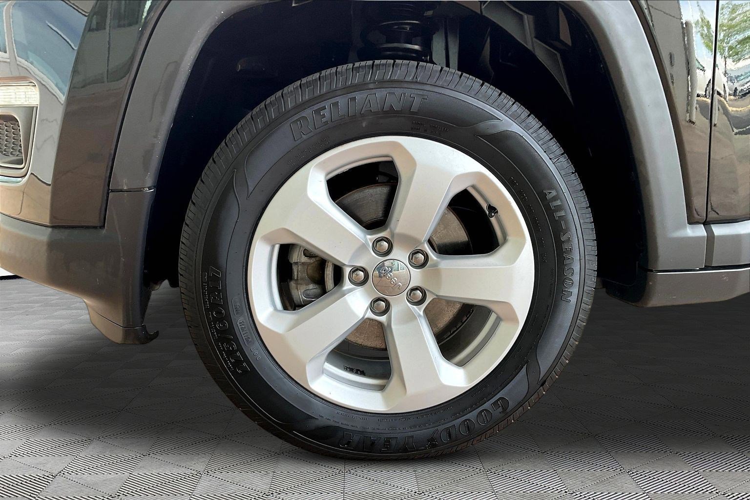 Used 2021 Jeep Compass Latitude w/ Sun and Sound Group AWD/4WD image 31