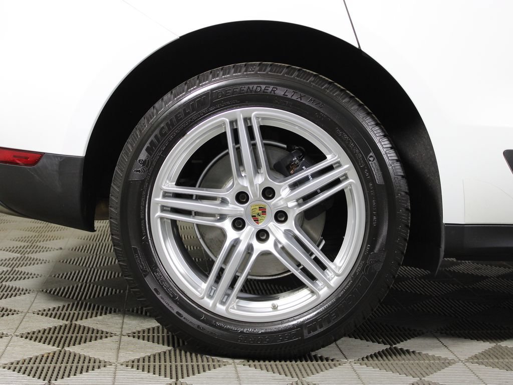 Certified 2021 Porsche Macan AWD/4WD image 15