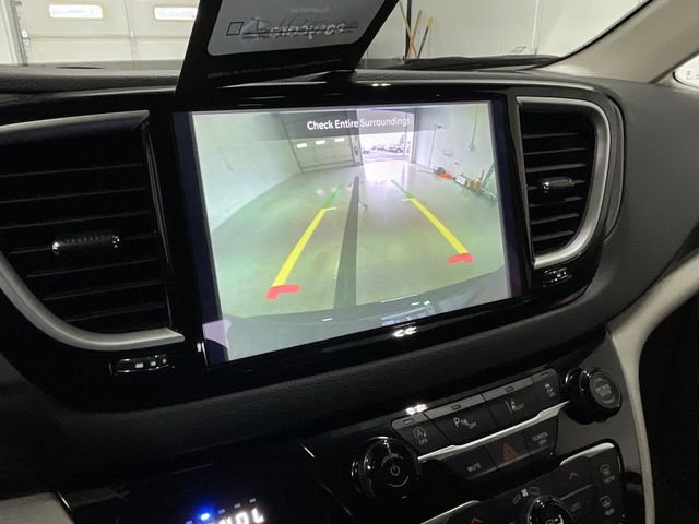 Used 2024 Chrysler Pacifica Touring-L FWD image 26