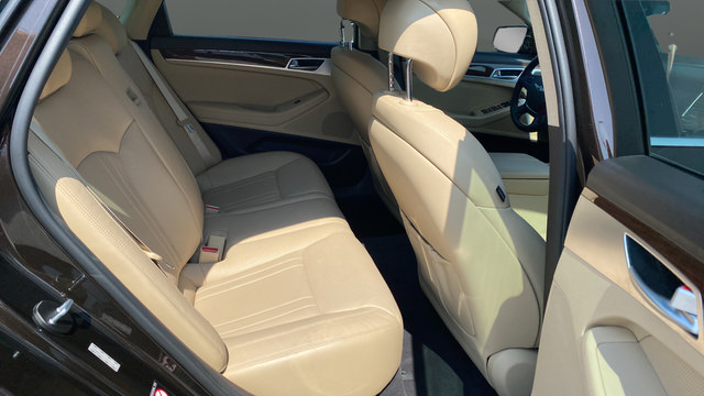 Used 2018 Genesis G80 3.8 RWD image 26