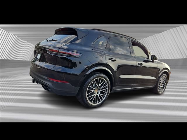 Used 2023 Porsche Cayenne Platinum Edition image 6
