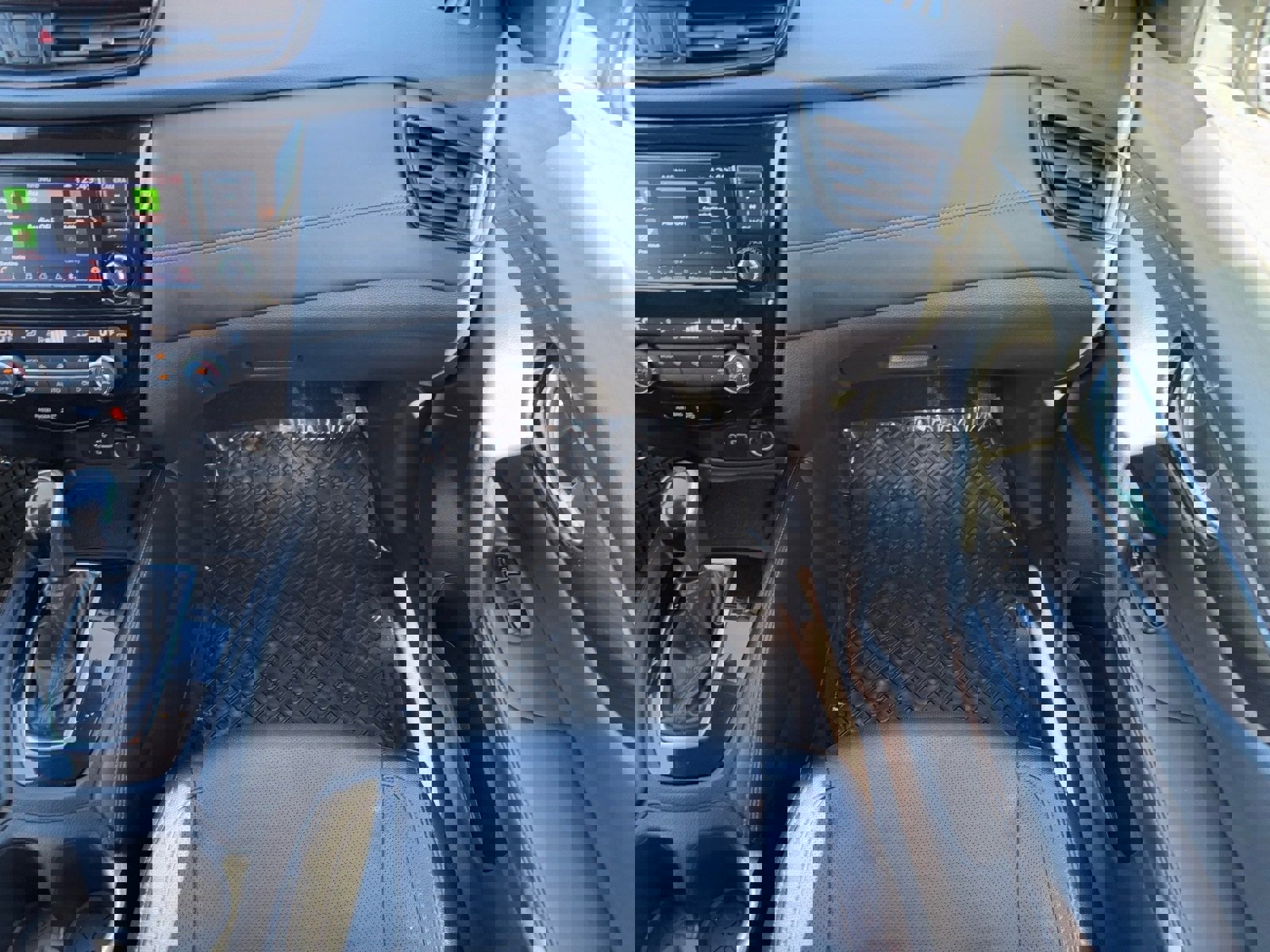 Used 2018 Nissan Rogue SL image 14