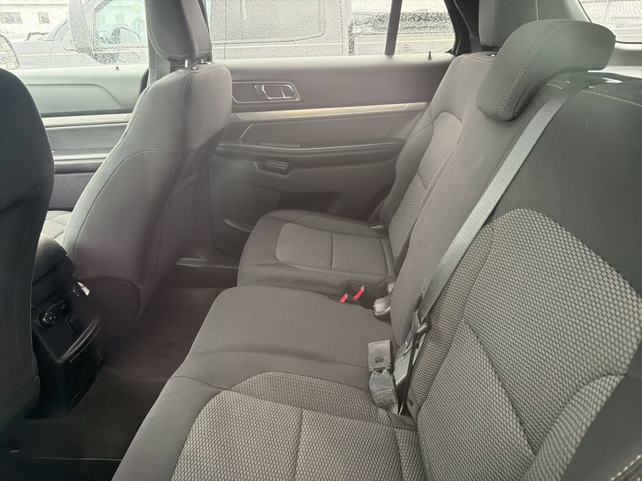 Used 2018 Ford Explorer XLT image 18