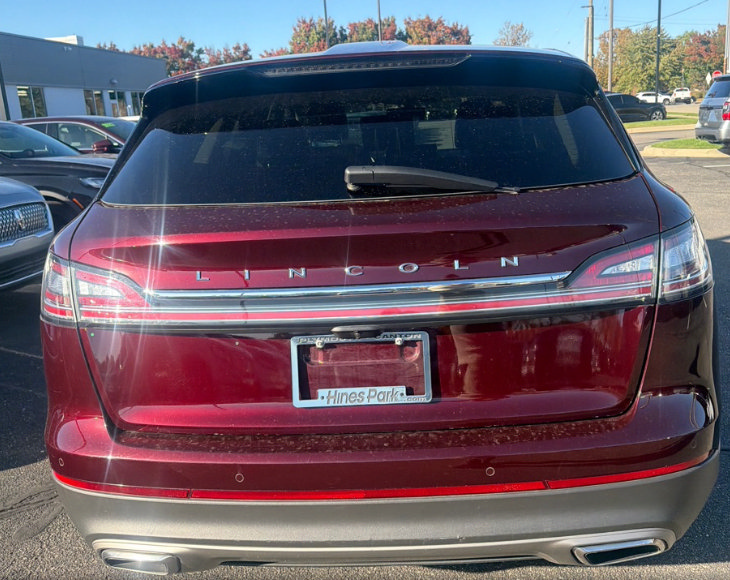 Used 2023 Lincoln Nautilus Reserve AWD/4WD image 4