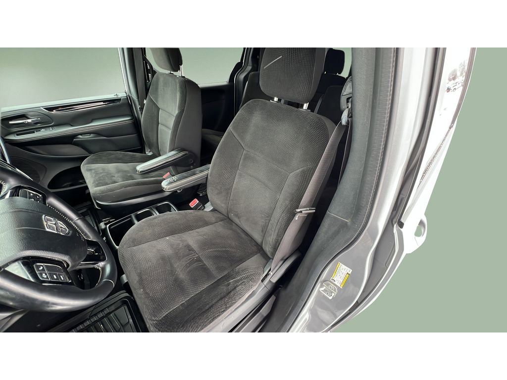 Used 2018 Dodge Grand Caravan SE FWD image 24