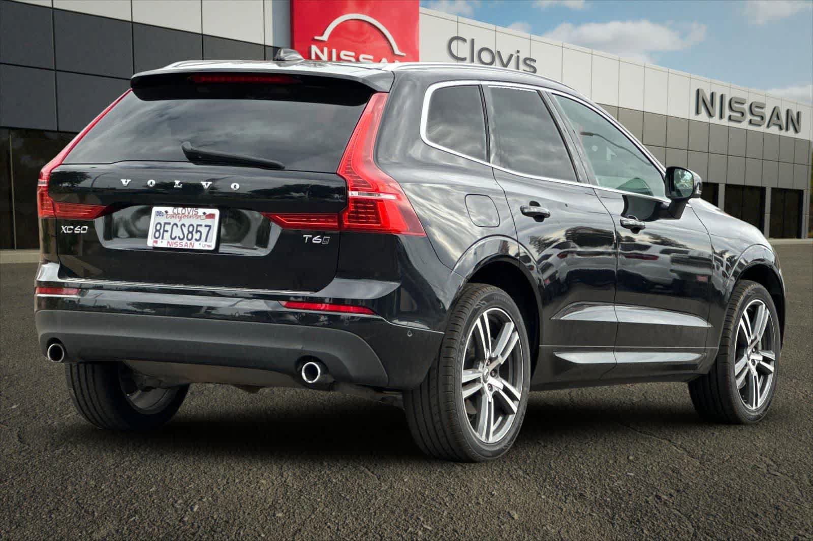 Used 2019 Volvo XC60 T6 Momentum w/ Multimedia Package AWD/4WD image 3