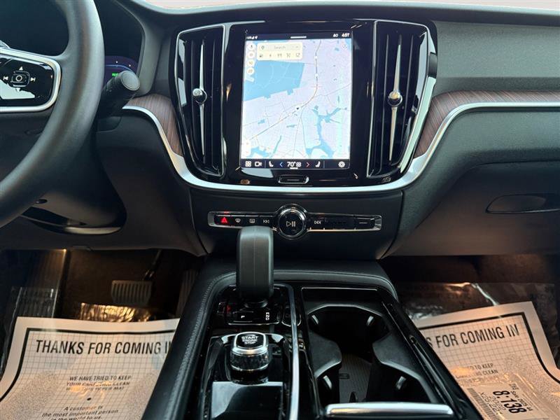 Used 2023 Volvo S60 T8 Plus image 12