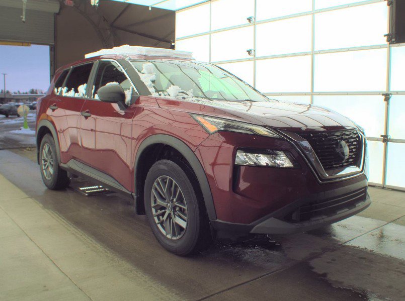Used 2023 Nissan Rogue S image 2