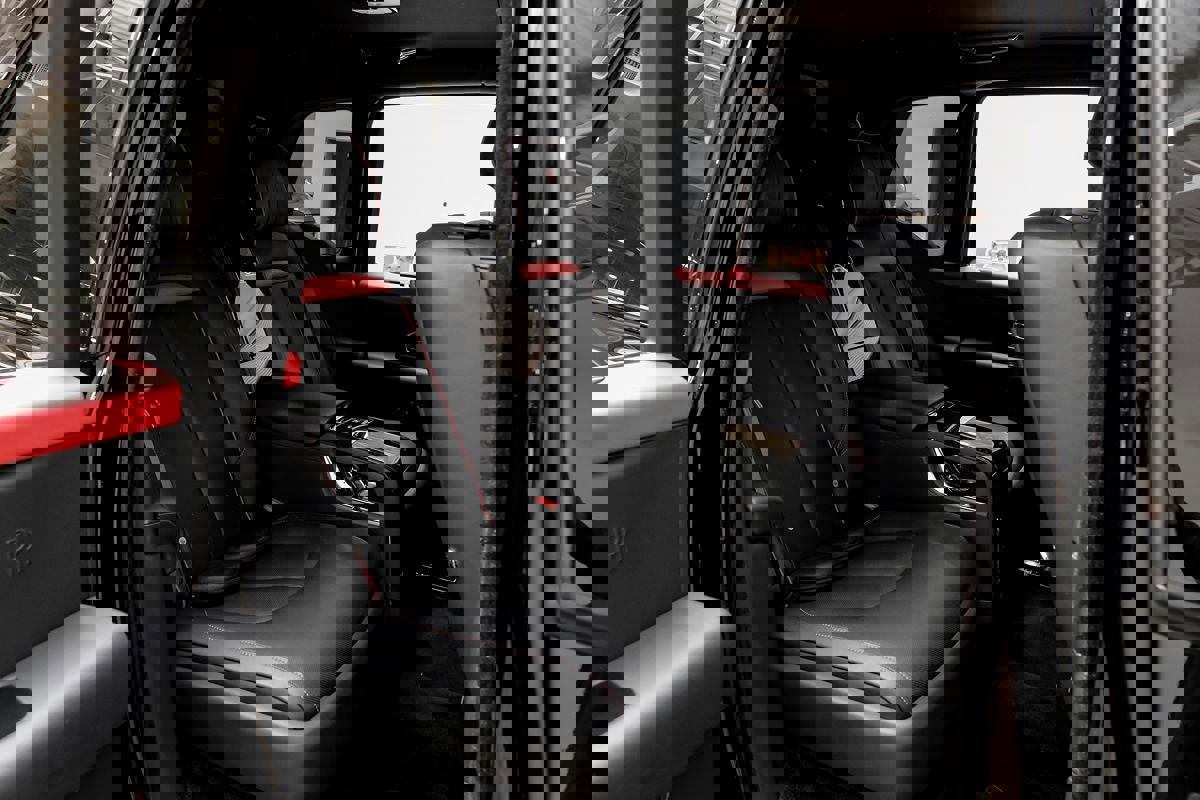 Used 2022 Rolls-Royce Cullinan Black Badge w/ Dark Exterior Package image 32