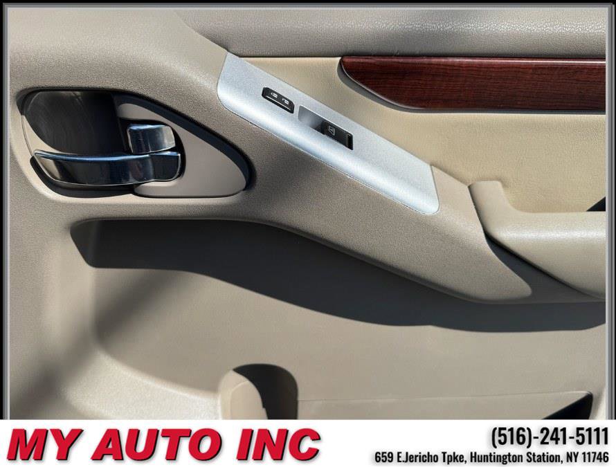 Used 2011 Nissan Pathfinder LE w/ Navigation Pkg image 31