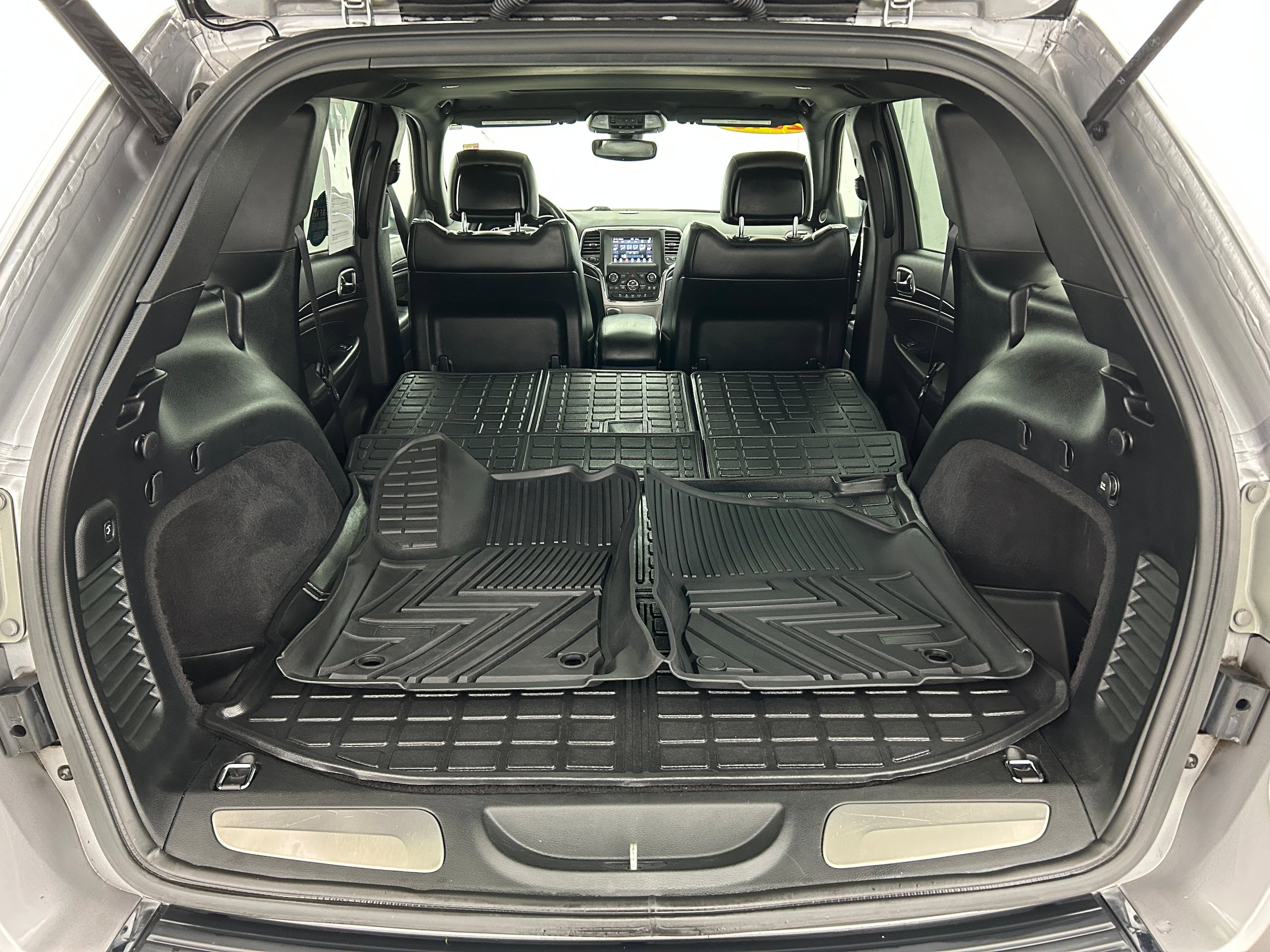 Used 2018 Jeep Grand Cherokee Limited AWD/4WD image 36