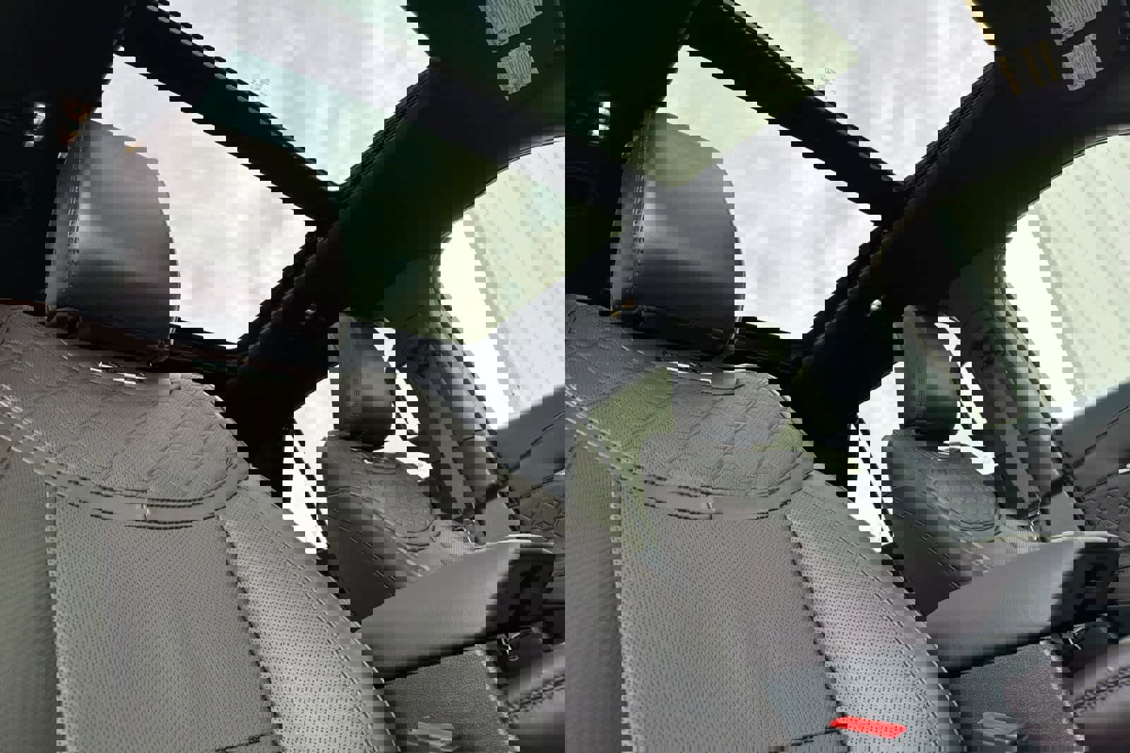 Certified 2025 Ford Explorer Platinum w/ LUX Leather Package image 18