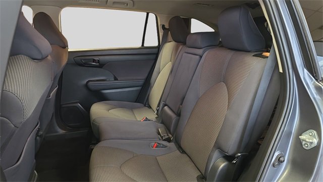 Used 2023 Toyota Highlander L image 15
