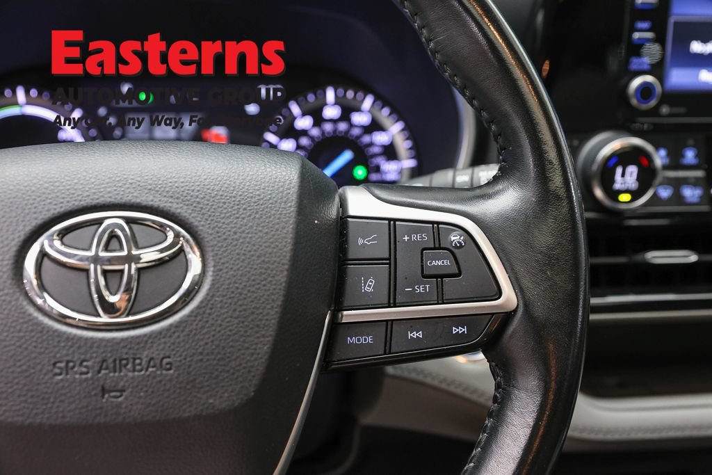 Used 2022 Toyota Highlander XLE AWD/4WD image 16