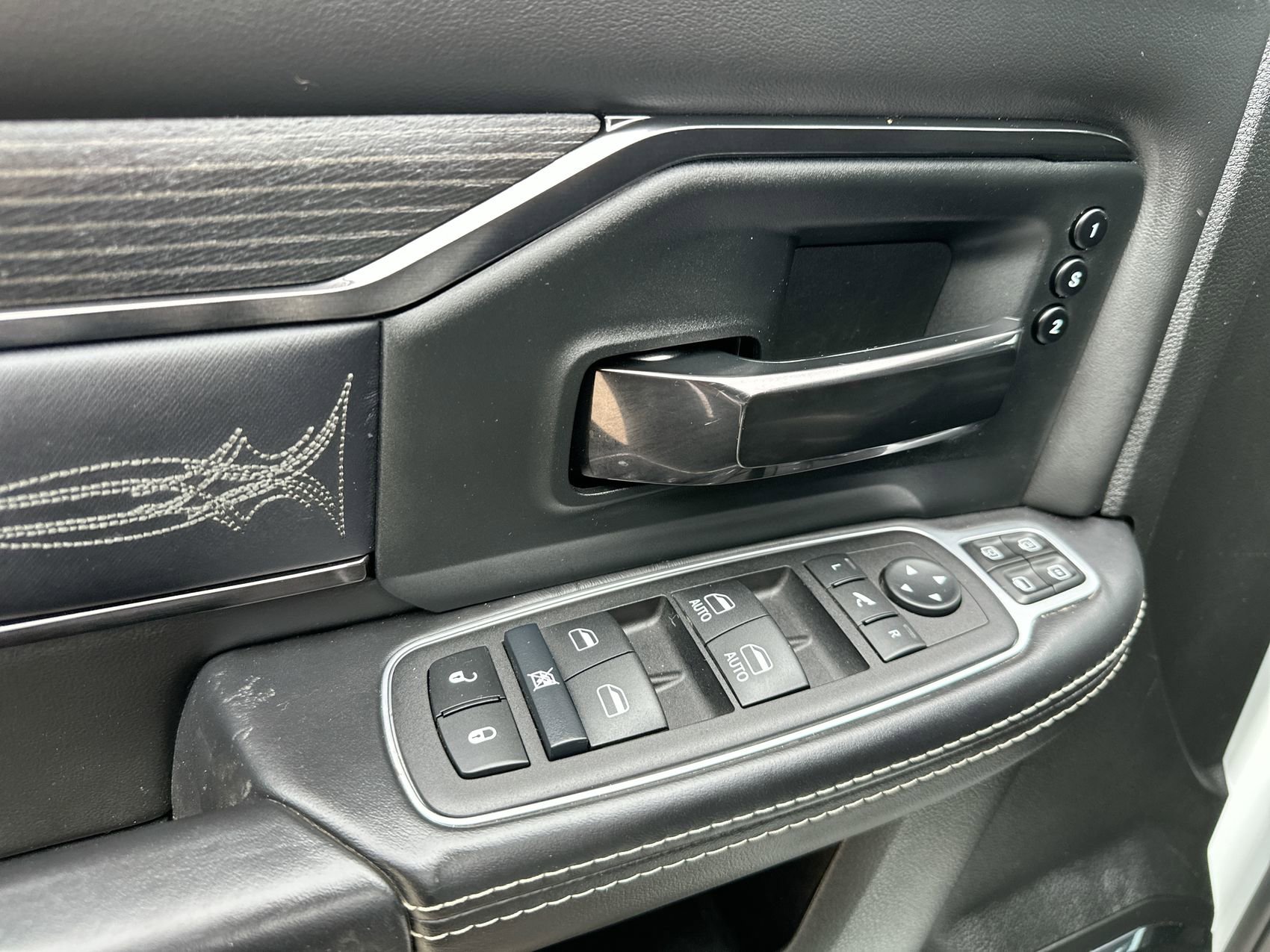 Used 2024 RAM 3500 Limited image 13