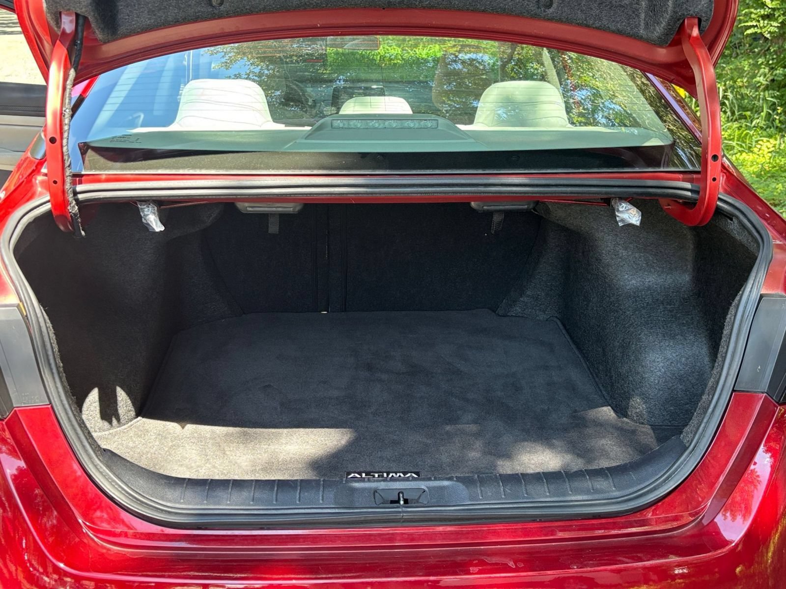 Used 2025 Nissan Altima 2.5 SV FWD image 30