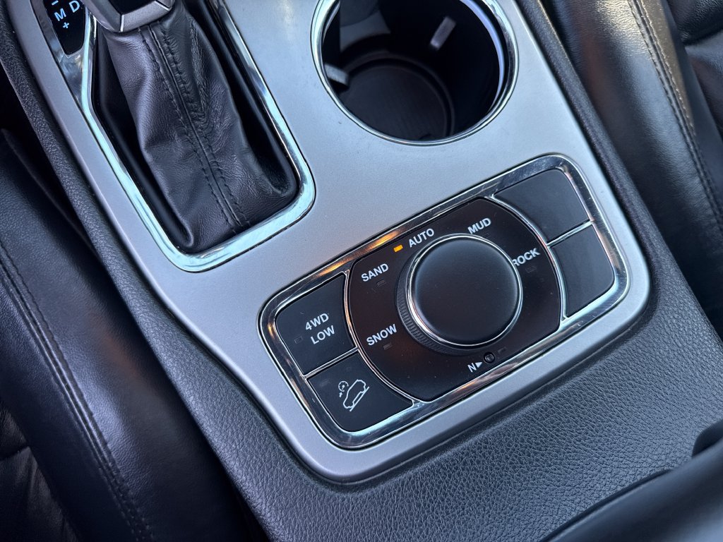 Used 2022 Jeep Grand Cherokee Limited AWD/4WD image 32