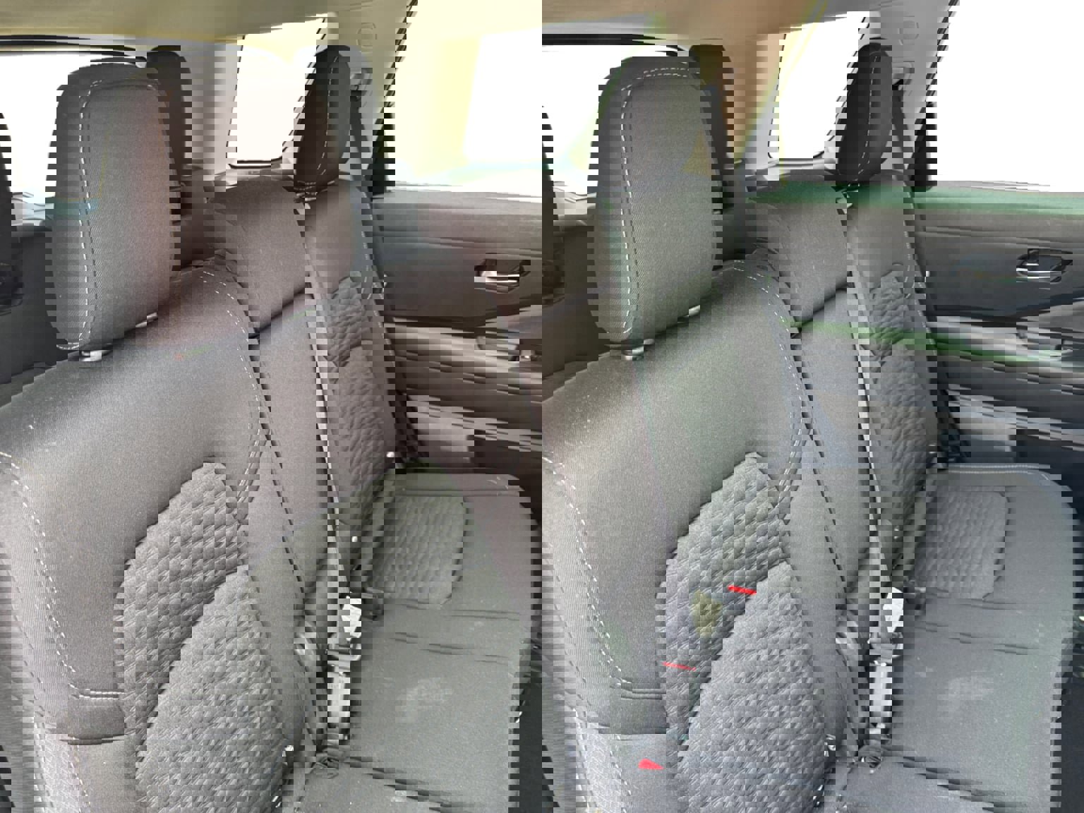 Used 2022 Nissan Pathfinder SV w/ SV Black Package image 18