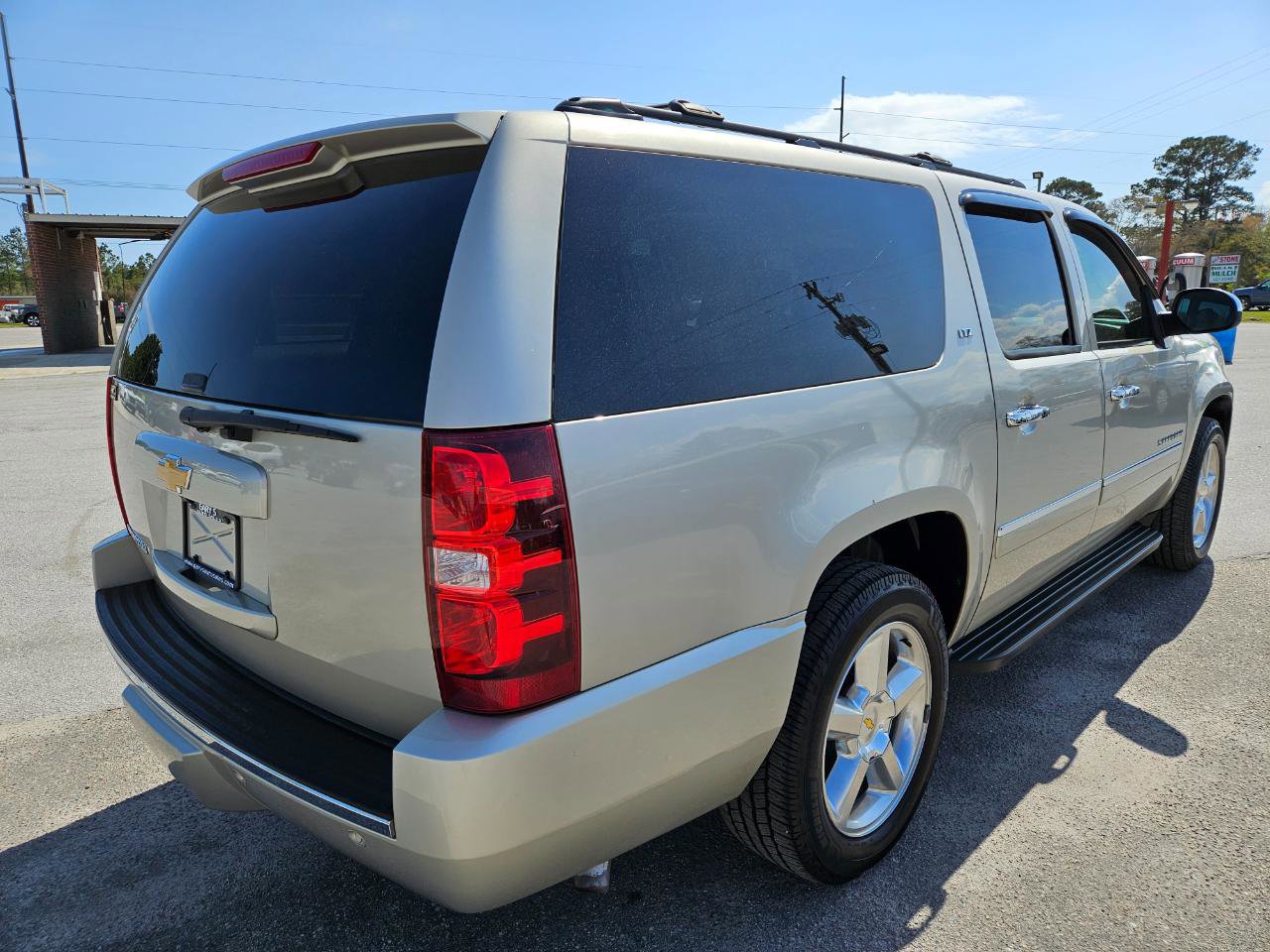 Used 2013 Chevrolet Suburban LTZ AWD/4WD image 6