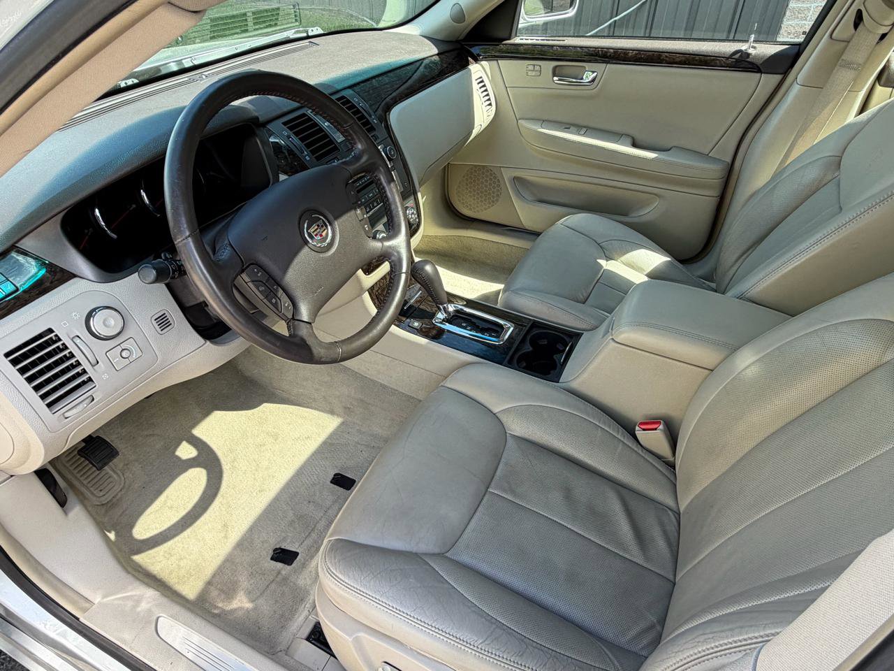 Used 2010 Cadillac DTS Luxury FWD image 13