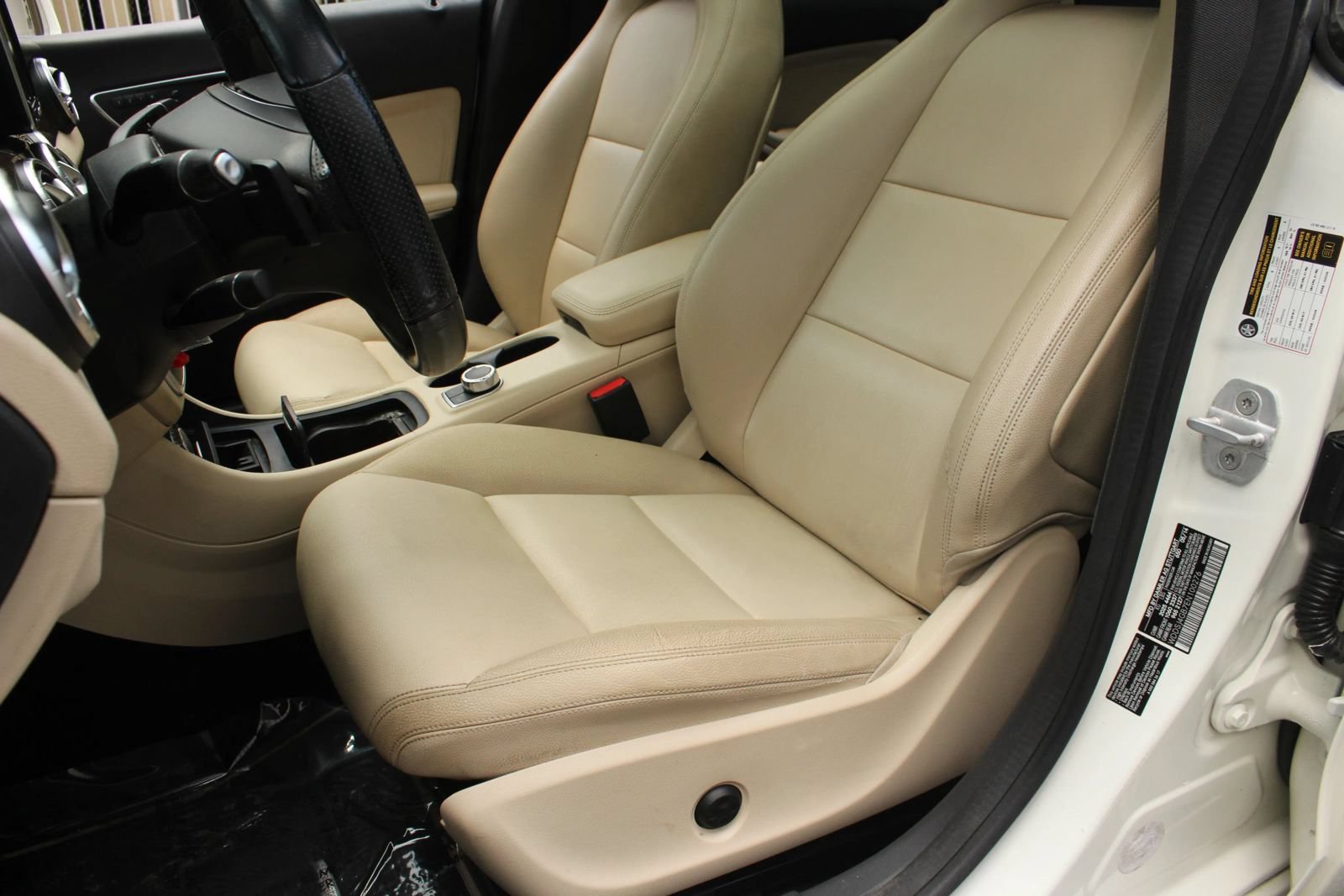Used 2014 Mercedes-Benz CLA 250 4MATIC image 17