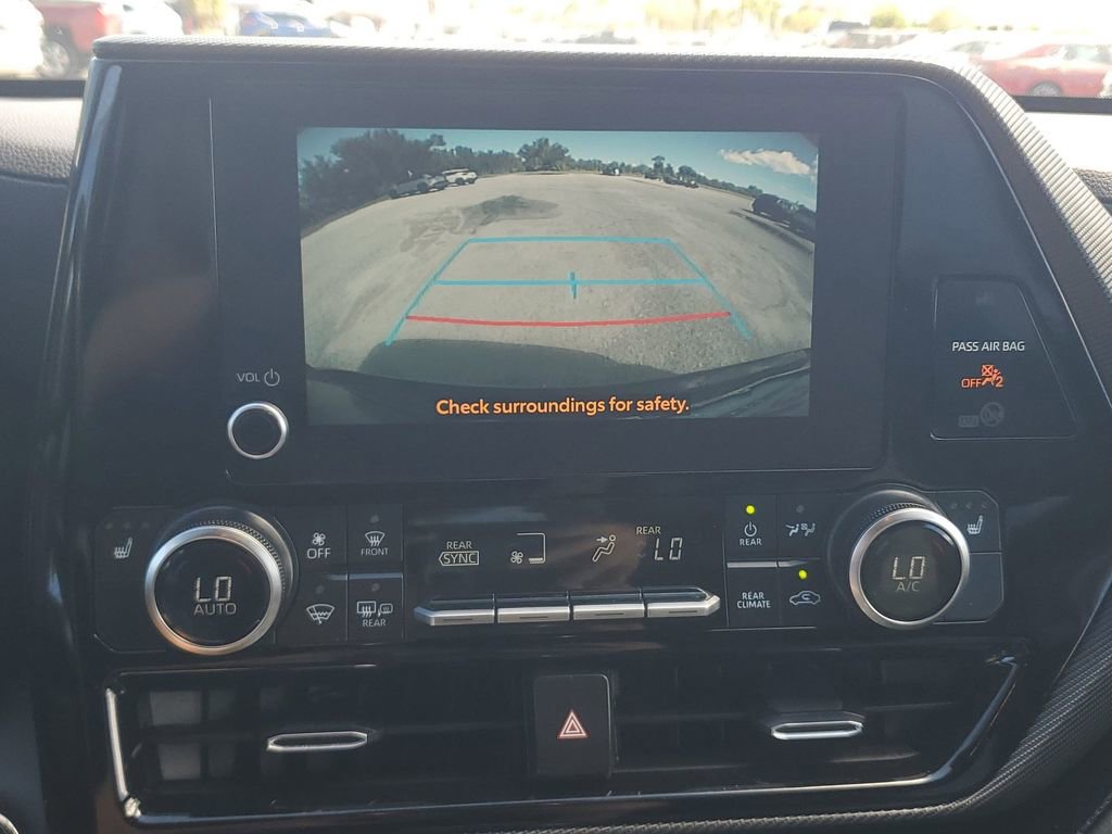 Certified 2023 Toyota Highlander L image 31