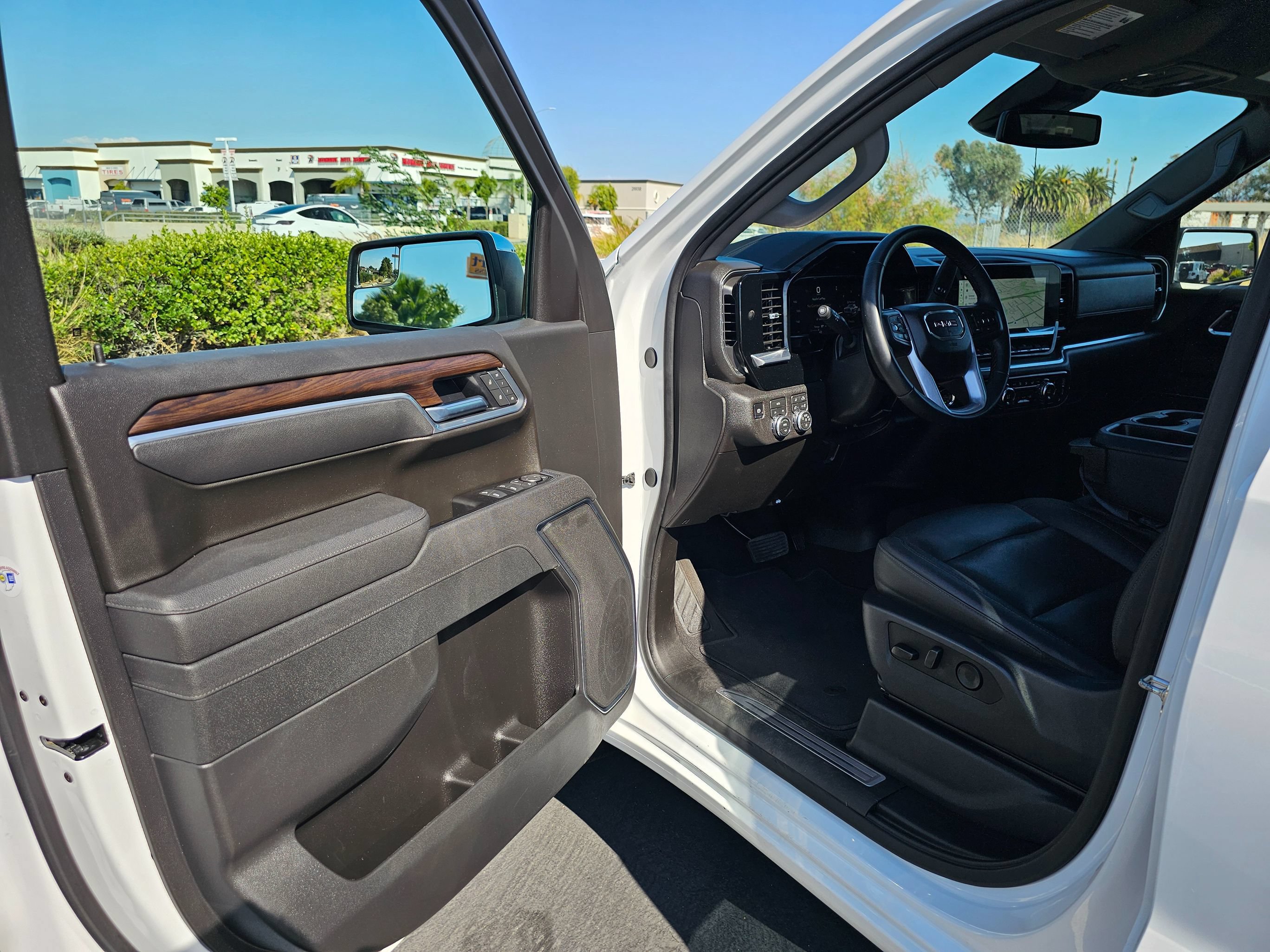 Used 2026 GMC Sierra 1500 SLT AWD/4WD image 15