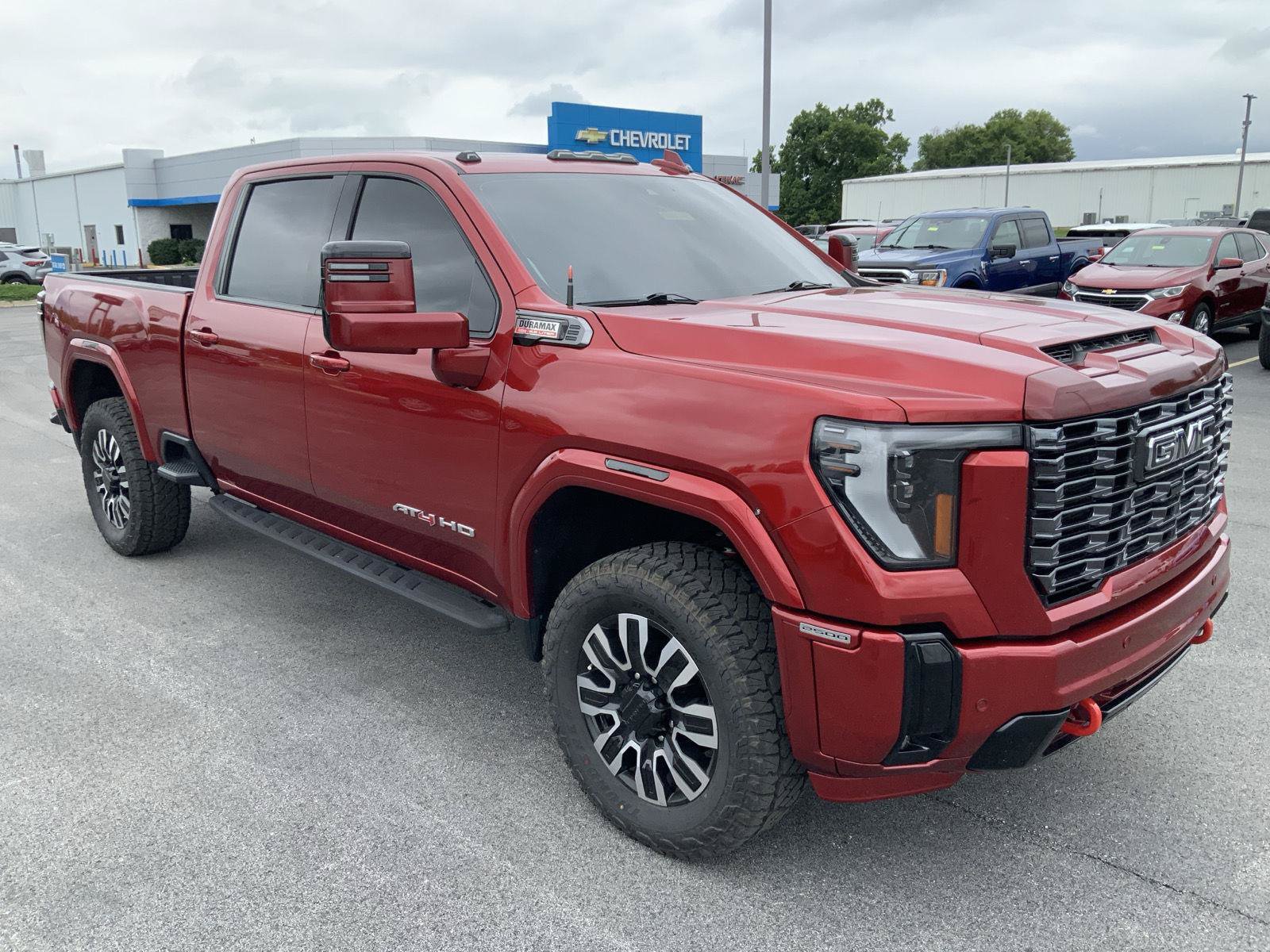 Used 2025 GMC Sierra 2500 AT4 w/ AT4 Premium Plus Package AWD/4WD image 2