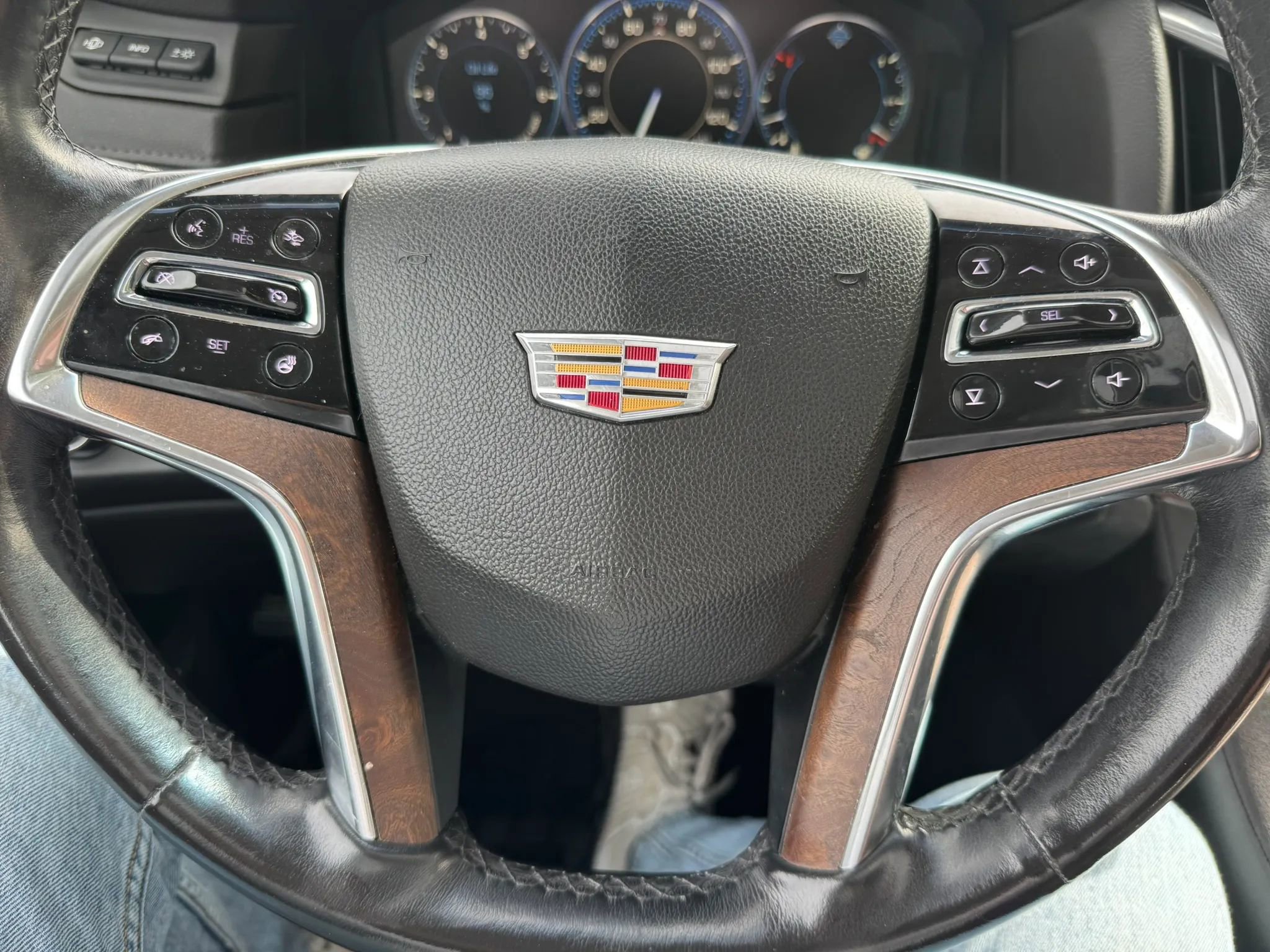 Used 2015 Cadillac Escalade Luxury image 37