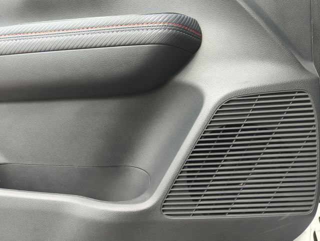 Certified 2025 Nissan Kicks SR image 31