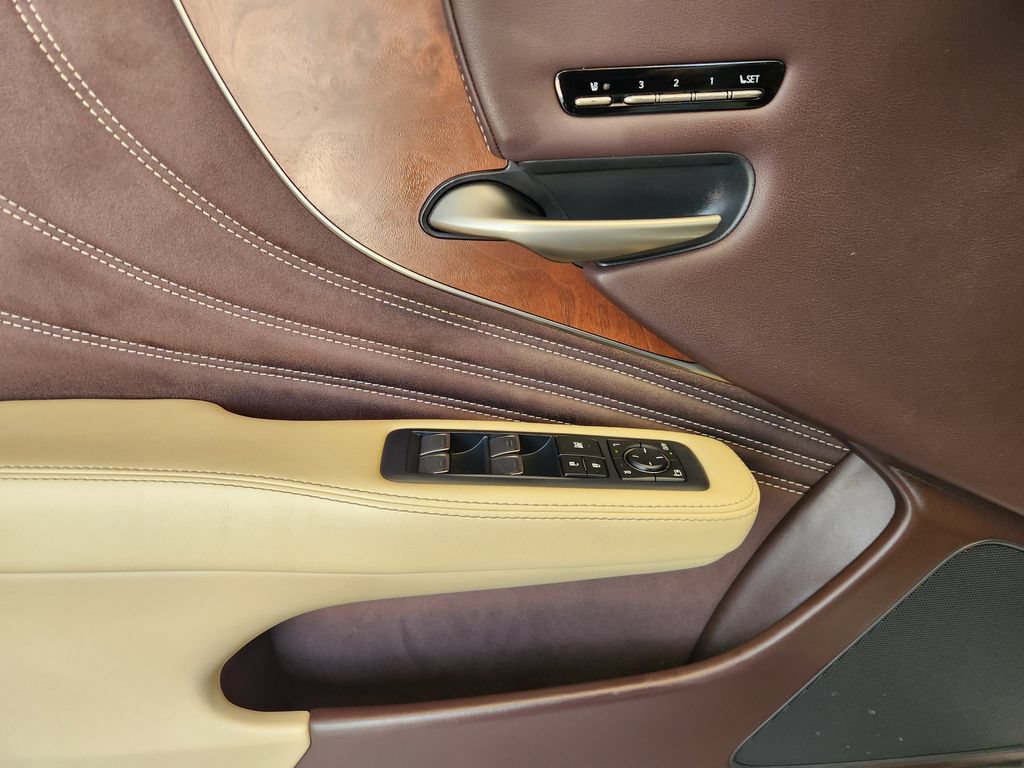 Used 2020 Lexus LS 500 w/ Accessory Package (Z1) RWD image 23