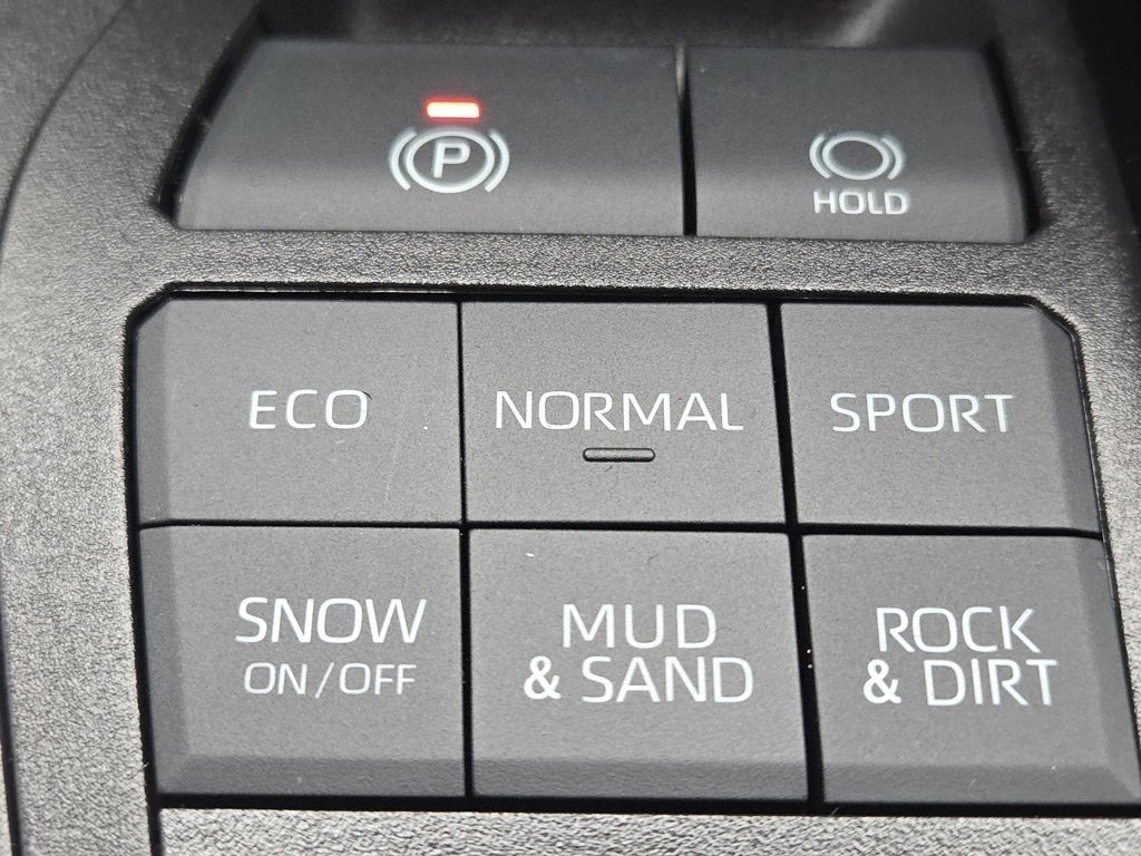 Used 2022 Toyota RAV4 XLE image 10