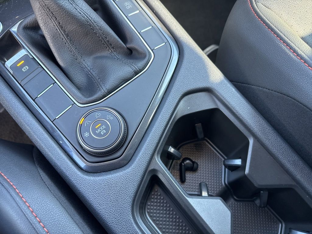 Used 2024 Volkswagen Tiguan SE image 16