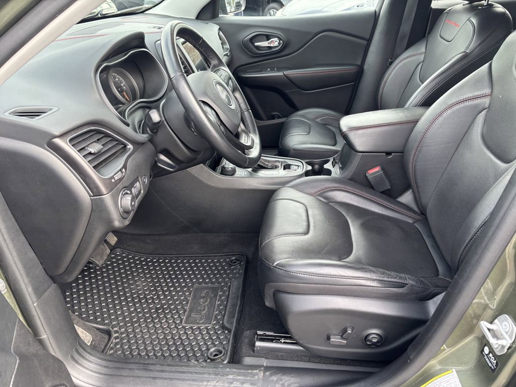 Used 2021 Jeep Cherokee Trailhawk w/ Technology Group image 13