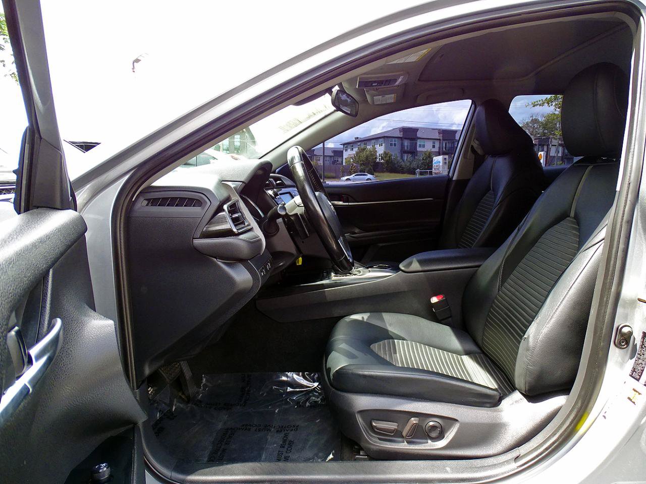 Used 2020 Toyota Camry SE FWD image 20
