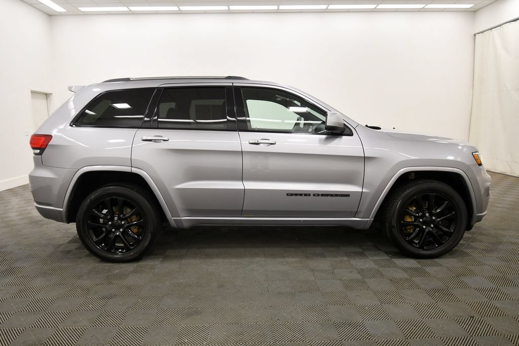 Used 2021 Jeep Grand Cherokee Altitude AWD/4WD image 9